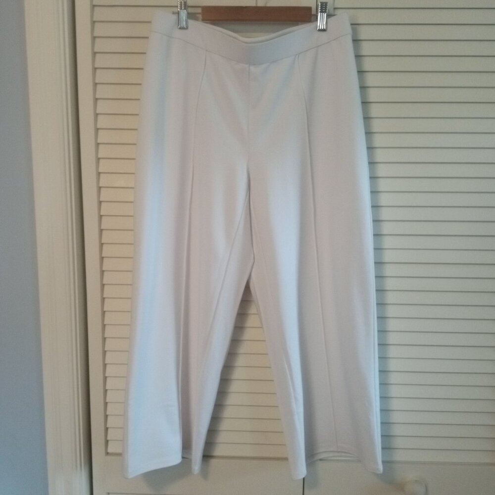 JJill Wearever Collection white knit pull on crops.  Size small.